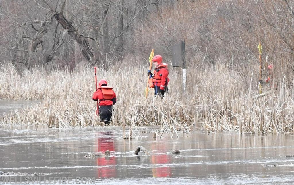 1/12/19 Deer rescue, Wellsville Fire Company, Pa. Game Commission and DCNR.  photos by curt werner 