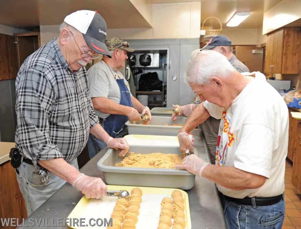 Making Easter Eggs on Monday, March 16.  photos by curt werner