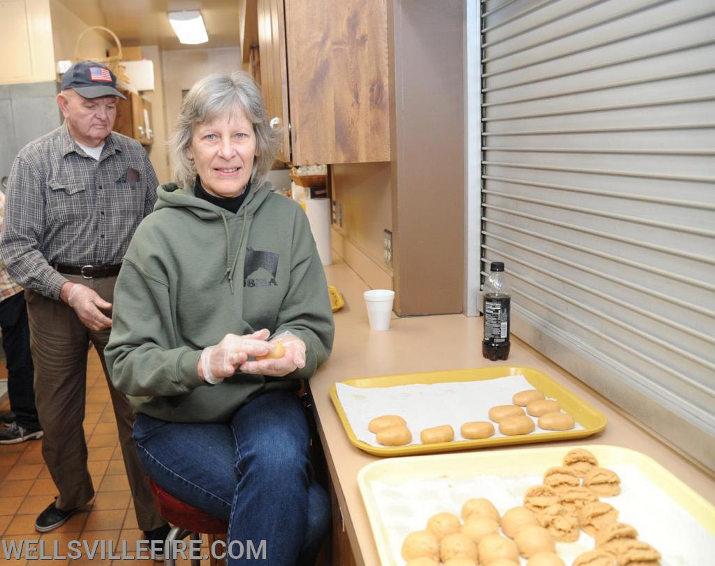 Making Easter Eggs on Monday, March 16.  photos by curt werner
