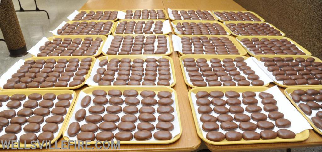 Making Easter Eggs on Monday, March 16.  photos by curt werner