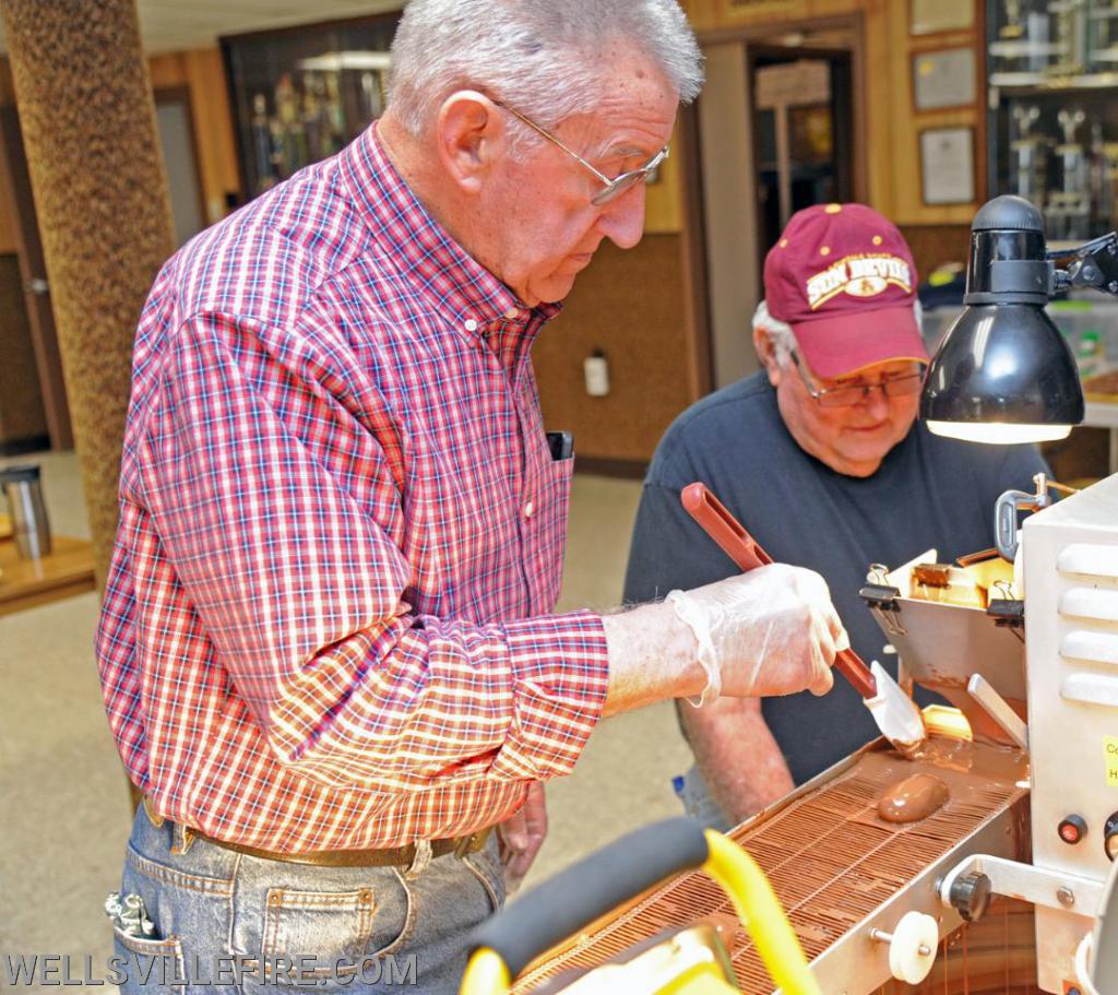 Making Easter Eggs on Monday, March 16.  photos by curt werner