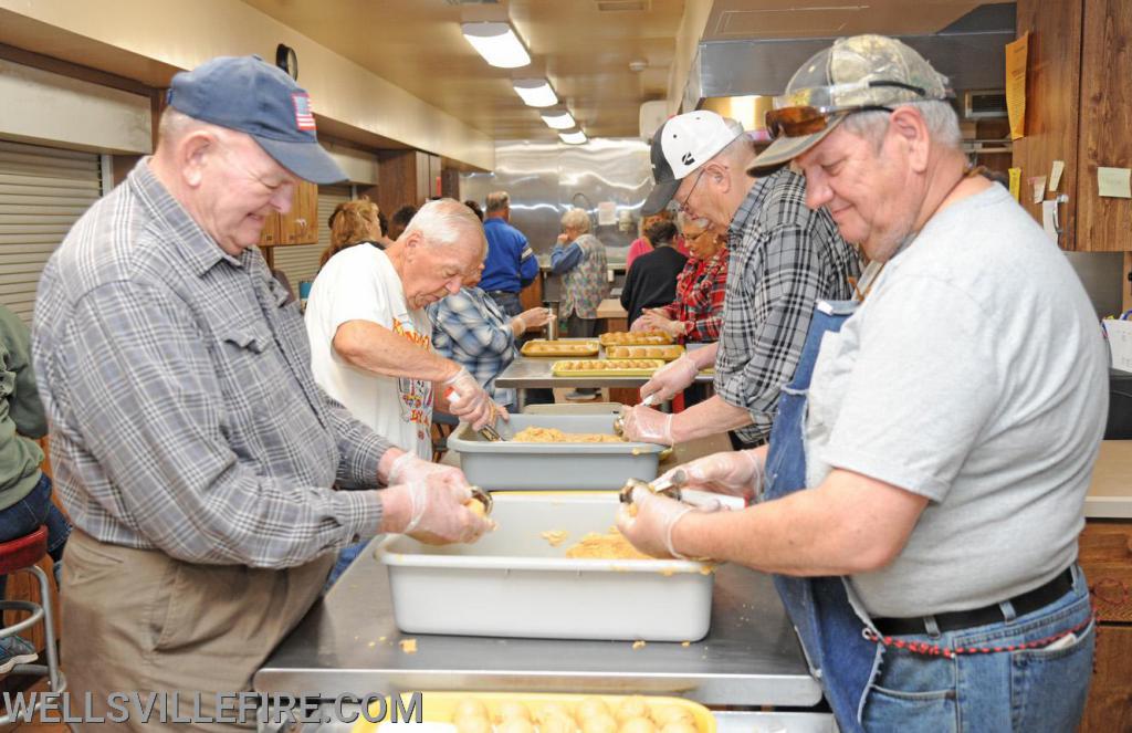 Making Easter Eggs on Monday, March 16.  photos by curt werner