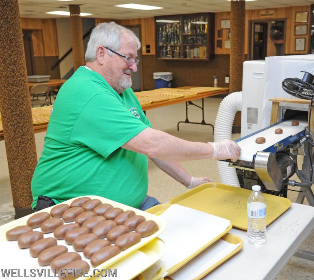 Making Easter Eggs on Monday, March 16.  photos by curt werner