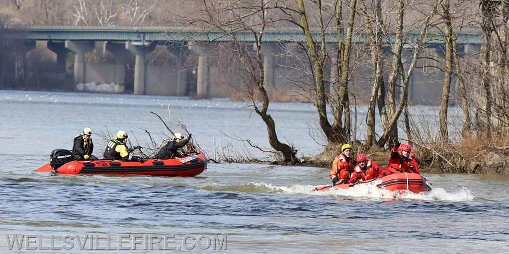 Emergency Boat Operations and Rescue Training in the Susquehanna River, photo by Ken Eshleman Jr. 